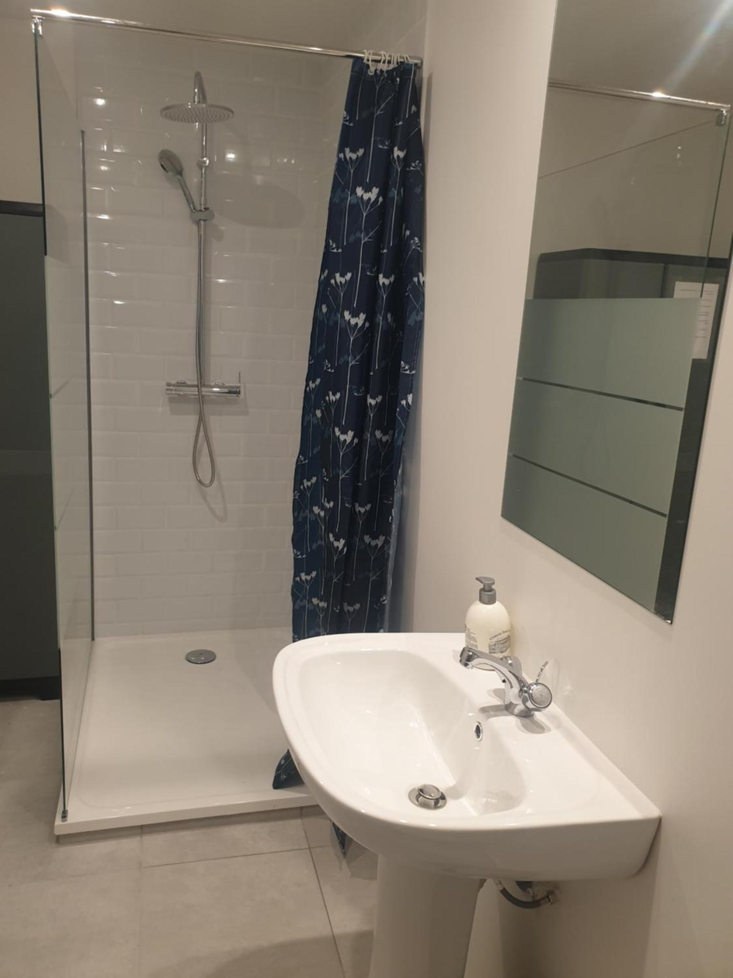 Appartements Renove 2023 Proche Aeroport 5Min, Gare Sncf 2 Min, Tramway Au Pied De L'Immeuble , Parking Possible, Renovated Apartments 2023 Near The Airport 5 Min, Train Station 2 Min, Tram Next To The Building 1 Min, Parking Possible Nice Room photo